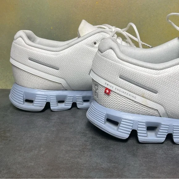 On Cloud 5 Women's White Running Shoes 59.98886 Size 8.5 - Picture 15 of 16